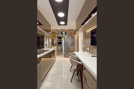 Apartamento à venda com 168m², 3 quartos e 3 vagas Apartamento à venda com 168m², 3 quartos e 3 vagasCozinha