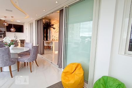 Apartamento à venda com 168m², 3 quartos e 3 vagas Apartamento à venda com 168m², 3 quartos e 3 vagasVaranda gourmet