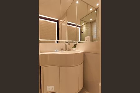 Apartamento à venda com 168m², 3 quartos e 3 vagas Apartamento à venda com 168m², 3 quartos e 3 vagasBanheiro suíte