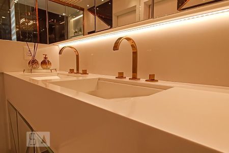 Apartamento à venda com 168m², 3 quartos e 3 vagas Apartamento à venda com 168m², 3 quartos e 3 vagasDetalhe banheiro suíte master - Pia