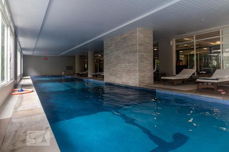 Apartamento à venda com 168m², 3 quartos e 3 vagas Apartamento à venda com 168m², 3 quartos e 3 vagasÁrea comum - Piscina aquecida