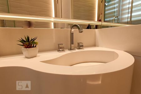 Apartamento à venda com 168m², 3 quartos e 3 vagas Apartamento à venda com 168m², 3 quartos e 3 vagasDetalhe banheiro suíte 2 -Pia