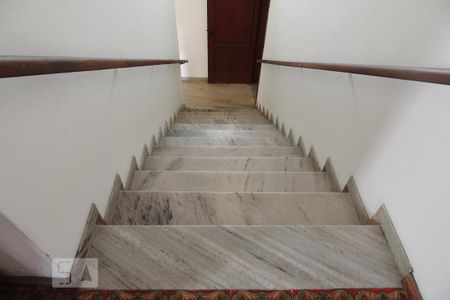 Casa à venda com 645m², 4 quartos e 5 vagasEscada 