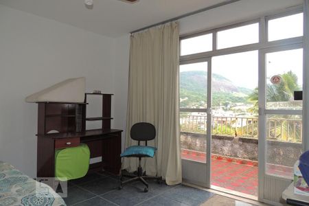 Casa à venda com 645m², 4 quartos e 5 vagasQuarto 3 - Suíte