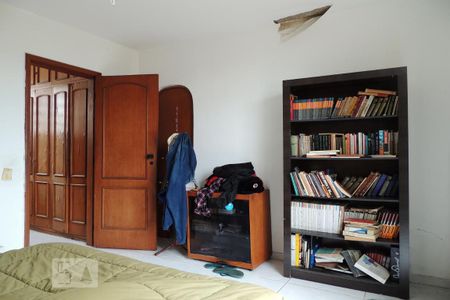 Casa à venda com 645m², 4 quartos e 5 vagasQuarto 2 - Suíte 