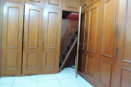Casa à venda com 645m², 4 quartos e 5 vagasCloset do quarto 4