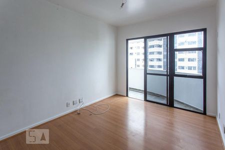 Sala de apartamento à venda com 2 quartos, 70m² em Barra da Tijuca, Rio de Janeiro