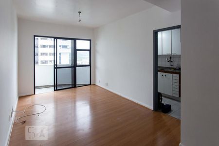 Sala de apartamento à venda com 2 quartos, 70m² em Barra da Tijuca, Rio de Janeiro