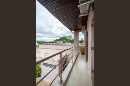 Casa à venda com 351m², 4 quartos e 4 vagasVaranda