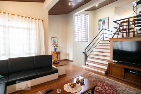 Casa à venda com 351m², 4 quartos e 4 vagasSala de Estar