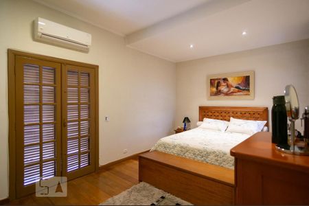 Casa à venda com 351m², 4 quartos e 4 vagasSuíte