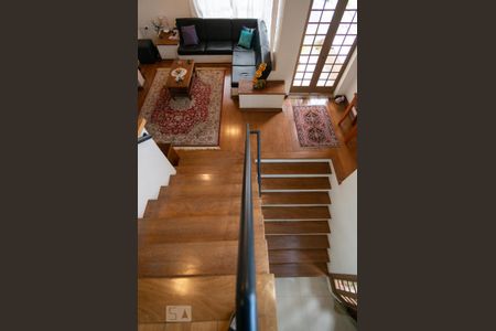 Casa à venda com 351m², 4 quartos e 4 vagasEscadas