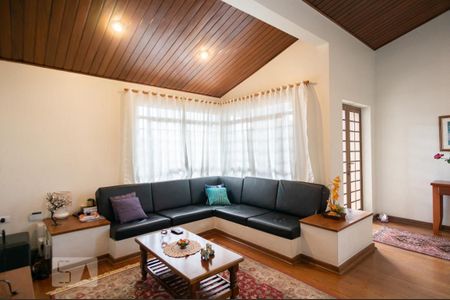 Casa à venda com 351m², 4 quartos e 4 vagasSala de Estar