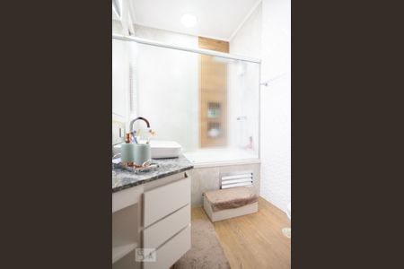 Casa à venda com 351m², 4 quartos e 4 vagasBanheiro da Suíte