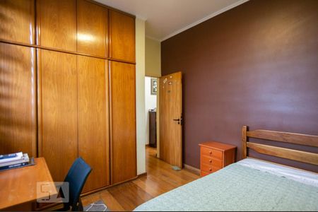 Casa à venda com 351m², 4 quartos e 4 vagasQuarto 2