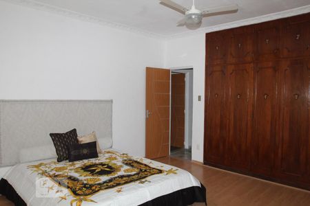 Casa à venda com 233m², 4 quartos e 1 vagaQuarto 1