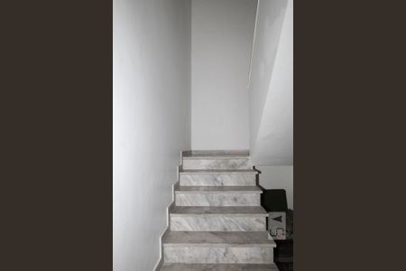 Casa à venda com 233m², 4 quartos e 1 vagaEscada