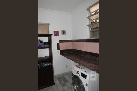 Casa à venda com 233m², 4 quartos e 1 vagaLavanderia