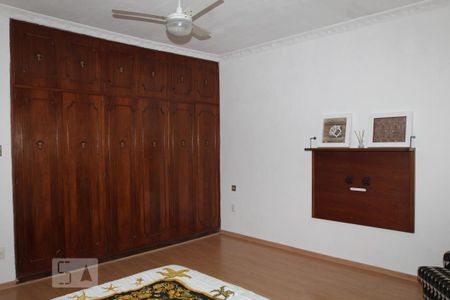 Casa à venda com 233m², 4 quartos e 1 vagaQuarto 1