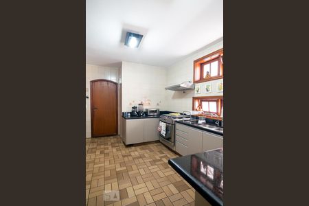 Casa para alugar com 315m², 4 quartos e 5 vagas Casa para alugar com 315m², 4 quartos e 5 vagasCozinha