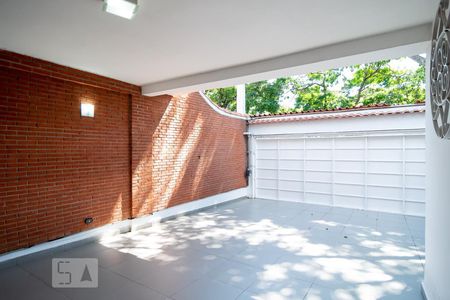 Casa para alugar com 315m², 4 quartos e 5 vagas Casa para alugar com 315m², 4 quartos e 5 vagasGaragem