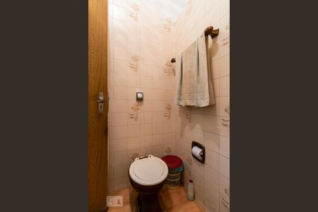 Casa à venda com 252m², 3 quartos e 5 vagasBanheiro social