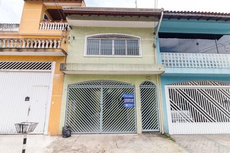 Casa à venda com 200m², 6 quartos e 1 vagaFachada das casas e placa Quinto Andar
