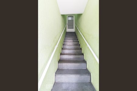 Casa à venda com 200m², 6 quartos e 1 vagaCasa 2 - escadas de entrada 