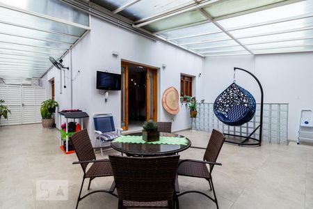 Casa à venda com 260m², 2 quartos e 3 vagas Casa à venda com 260m², 2 quartos e 3 vagasQuintal