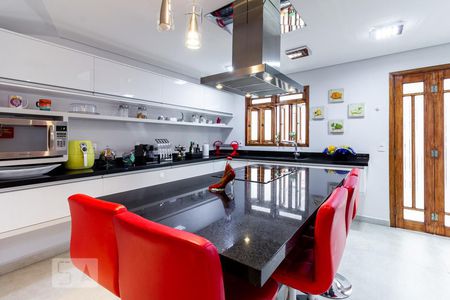 Casa à venda com 260m², 2 quartos e 3 vagas Casa à venda com 260m², 2 quartos e 3 vagasCozinha