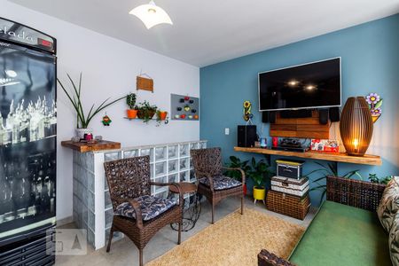 Casa à venda com 260m², 2 quartos e 3 vagas Casa à venda com 260m², 2 quartos e 3 vagasChurrasqueira