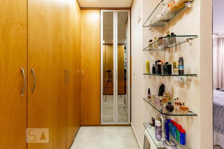 Casa à venda com 260m², 2 quartos e 3 vagas Casa à venda com 260m², 2 quartos e 3 vagasCloset Suite 2