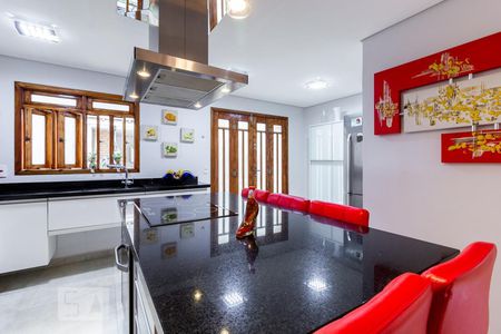 Casa à venda com 260m², 2 quartos e 3 vagas Casa à venda com 260m², 2 quartos e 3 vagasCozinha