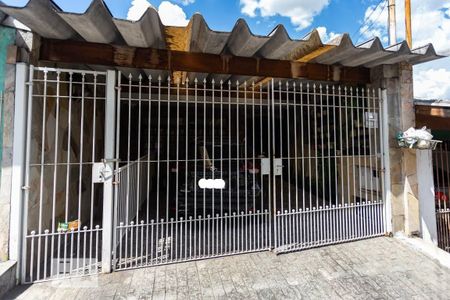 Casa à venda com 177m², 3 quartos e 2 vagas Casa à venda com 177m², 3 quartos e 2 vagasFachada