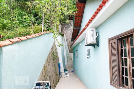 Casa à venda com 190m², 3 quartos e 5 vagasCorredor