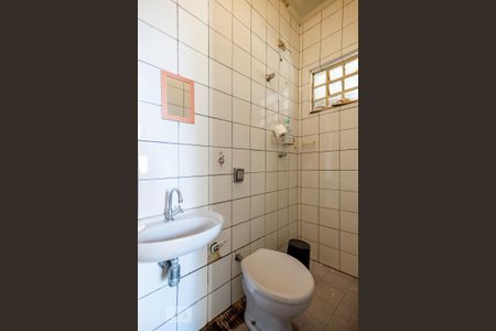 Casa à venda com 370m², 3 quartos e 3 vagas Casa à venda com 370m², 3 quartos e 3 vagasBanheiro de Serviço