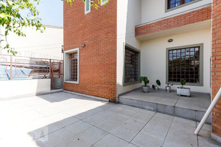 Casa à venda com 370m², 3 quartos e 3 vagas Casa à venda com 370m², 3 quartos e 3 vagasQuintal