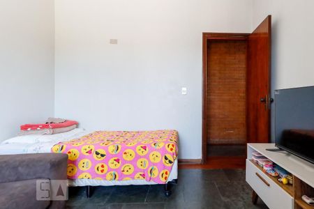 Casa à venda com 370m², 3 quartos e 3 vagas Casa à venda com 370m², 3 quartos e 3 vagasSala de TV