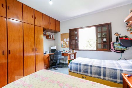 Casa à venda com 370m², 3 quartos e 3 vagas Casa à venda com 370m², 3 quartos e 3 vagasQuarto 2