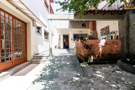 Casa à venda com 370m², 3 quartos e 3 vagas Casa à venda com 370m², 3 quartos e 3 vagasQuintal