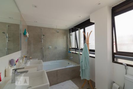 Apartamento à venda com 150m², 3 quartos e 3 vagasBanheiro Suíte 2