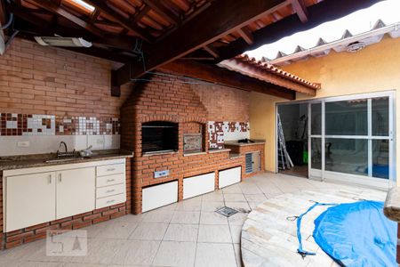 Casa à venda com 350m², 5 quartos e 4 vagasFundos - Piscina e Churrasqueira