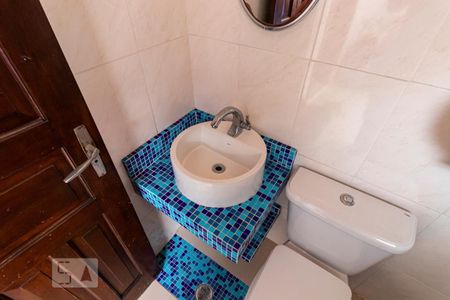 Casa à venda com 350m², 5 quartos e 4 vagasFundos - Banheiro de serviço