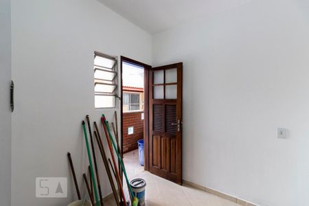 Casa à venda com 350m², 5 quartos e 4 vagasFundos - Quarto de serviço