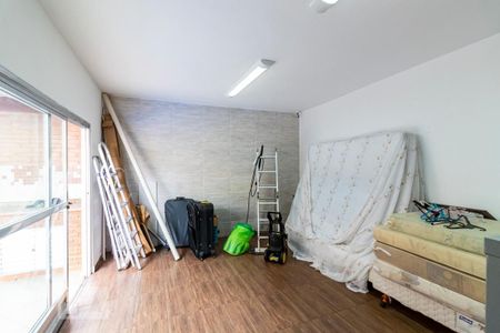 Casa à venda com 350m², 5 quartos e 4 vagasFundos - Salão de festas