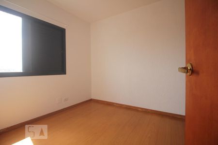 Quarto 2 de apartamento para alugar com 3 quartos, 77m² em Vila Sônia, São Paulo