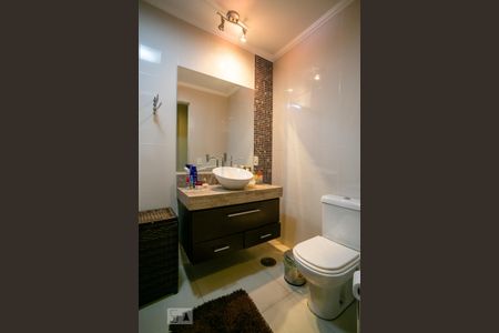 Casa à venda com 400m², 4 quartos e 8 vagas Casa à venda com 400m², 4 quartos e 8 vagasBanheiro da suíte