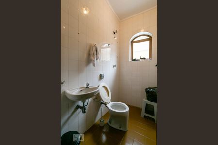 Casa à venda com 400m², 4 quartos e 8 vagas Casa à venda com 400m², 4 quartos e 8 vagasBanheiro de serviço