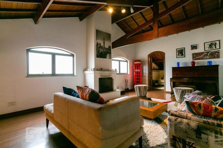 Casa à venda com 400m², 4 quartos e 8 vagas Casa à venda com 400m², 4 quartos e 8 vagasSala da lareira