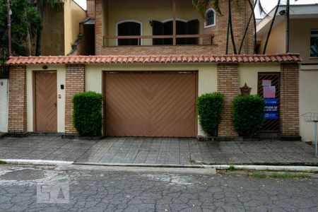 Casa à venda com 400m², 4 quartos e 8 vagas Casa à venda com 400m², 4 quartos e 8 vagasFachada